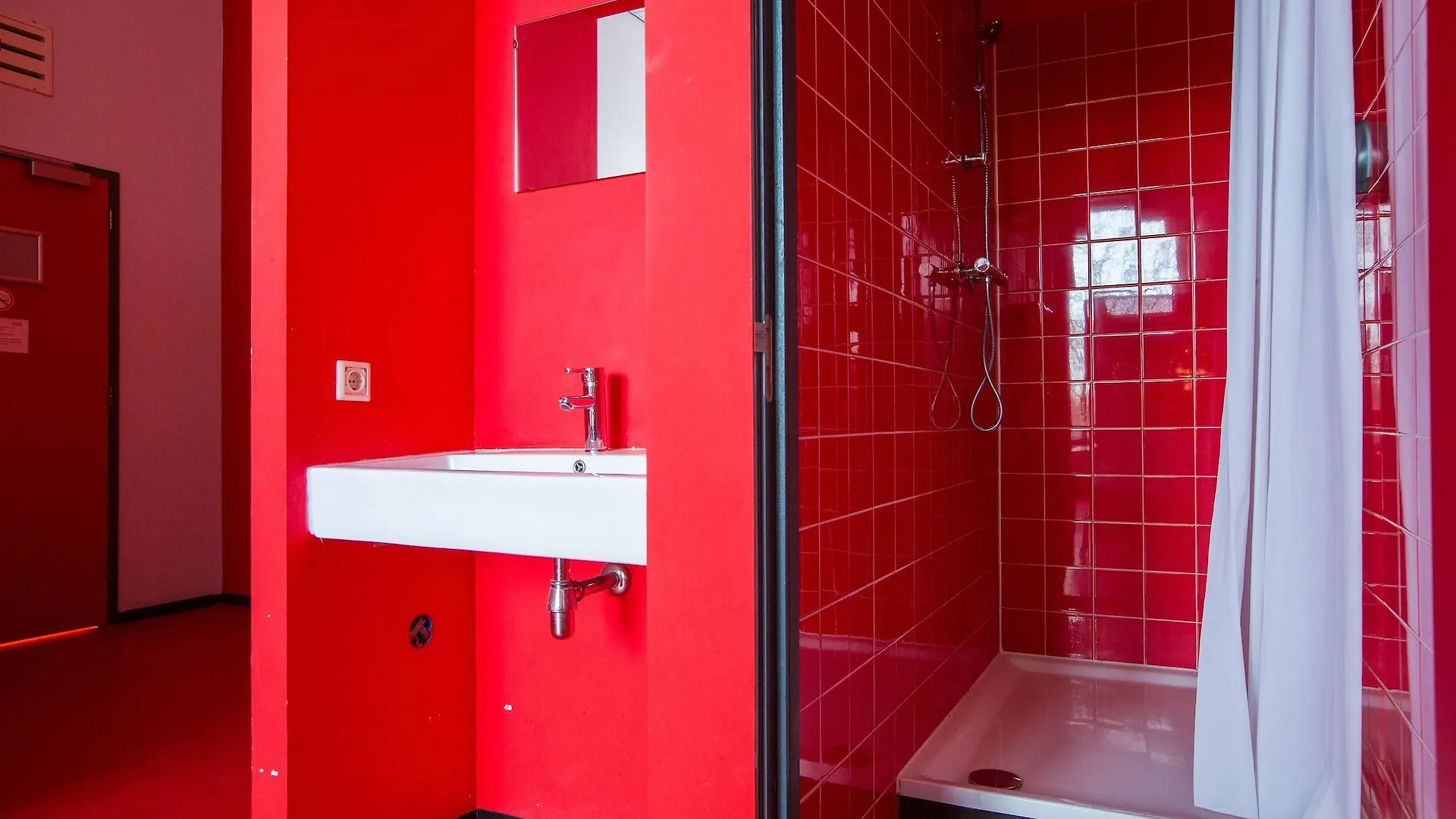 Wow Amsterdam Hostel
